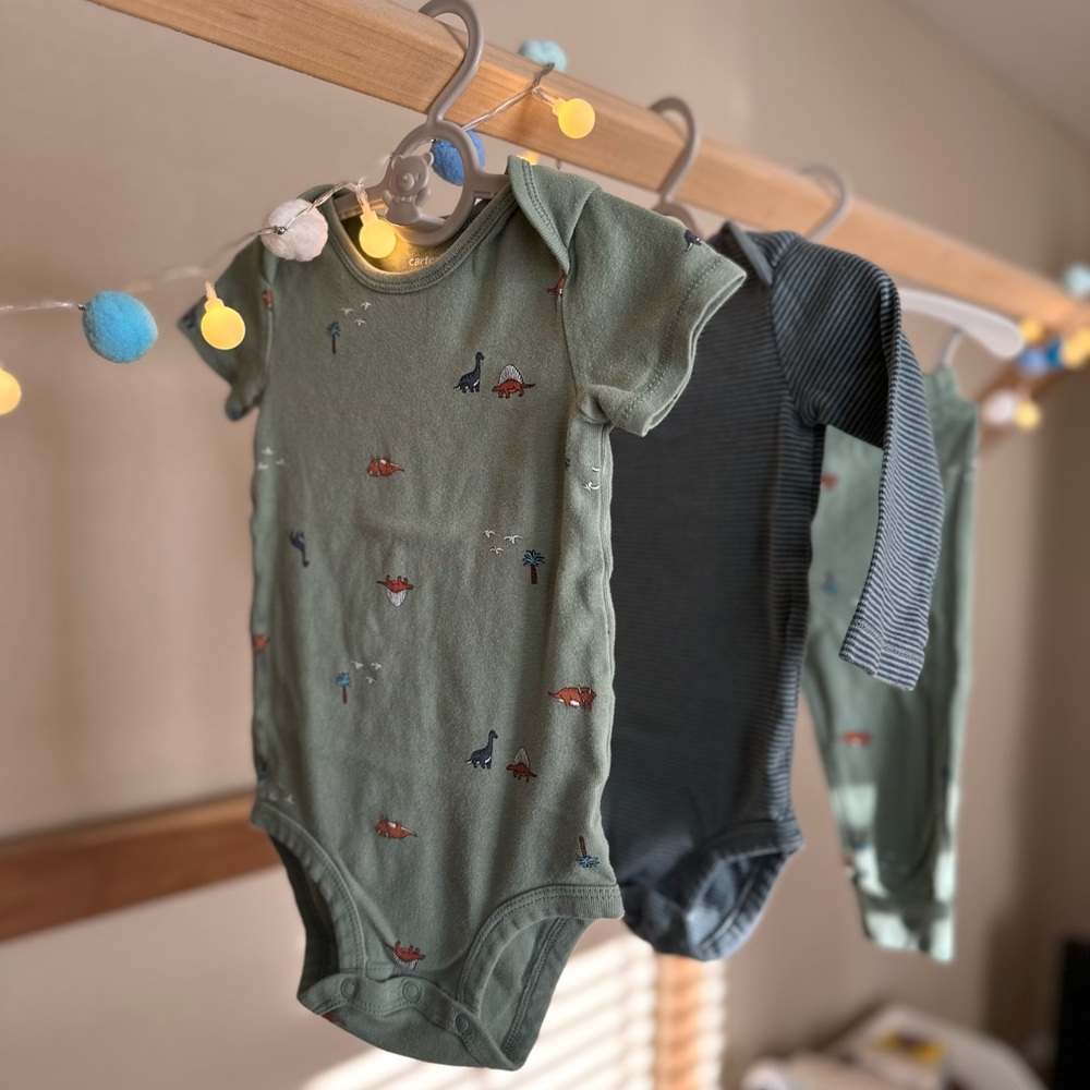 Carter’s Dino set